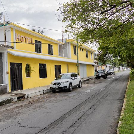 Oyo Hotel Marias,Aeropuerto Internacional De تْشيتومال المظهر الخارجي الصورة
