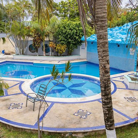 Oyo Hotel Marias,Aeropuerto Internacional De تْشيتومال المظهر الخارجي الصورة