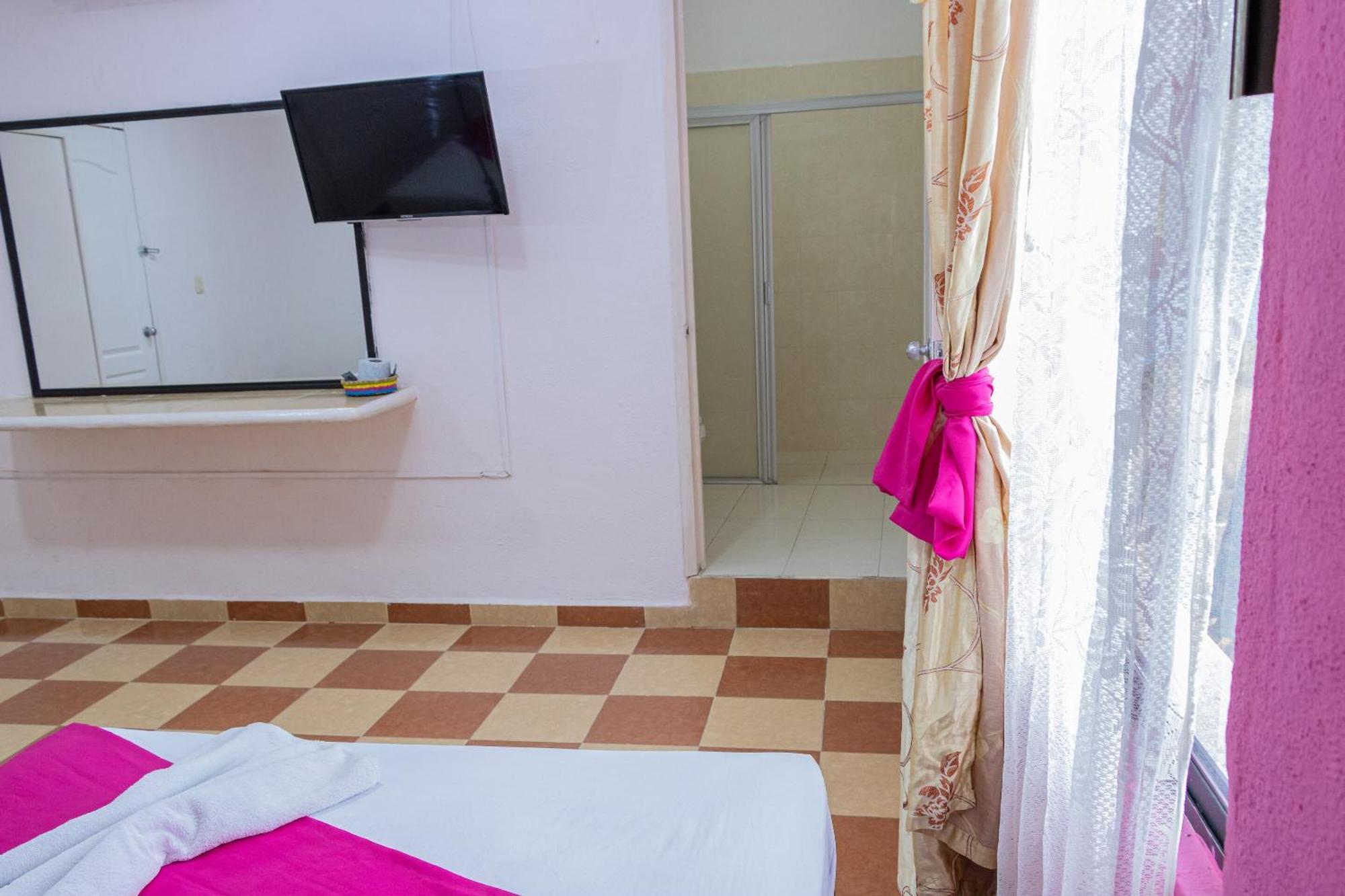 Oyo Hotel Marias,Aeropuerto Internacional De تْشيتومال المظهر الخارجي الصورة