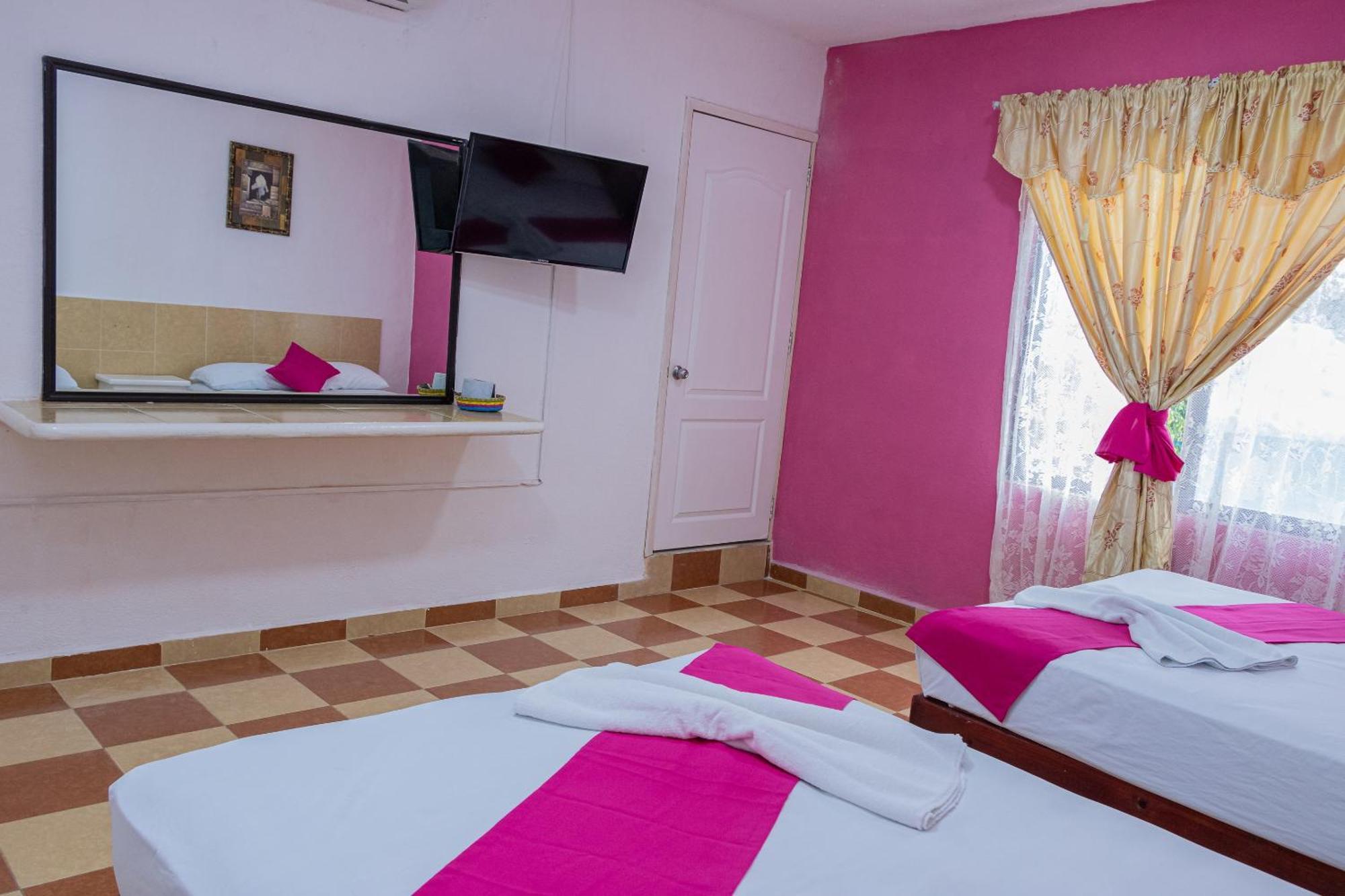 Oyo Hotel Marias,Aeropuerto Internacional De تْشيتومال المظهر الخارجي الصورة